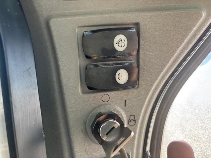 2016-caterpillar-299d2-xhp-image-29