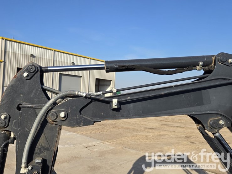 2022-deere-26g-image-27