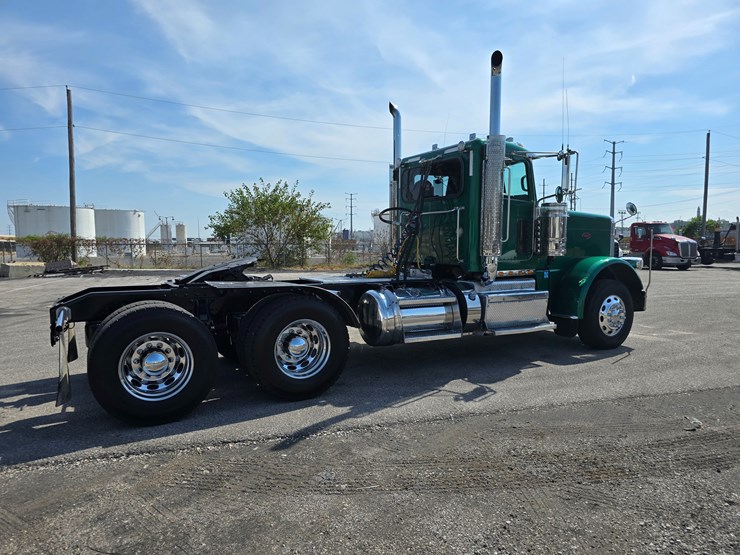 2014-peterbilt-388-image-33