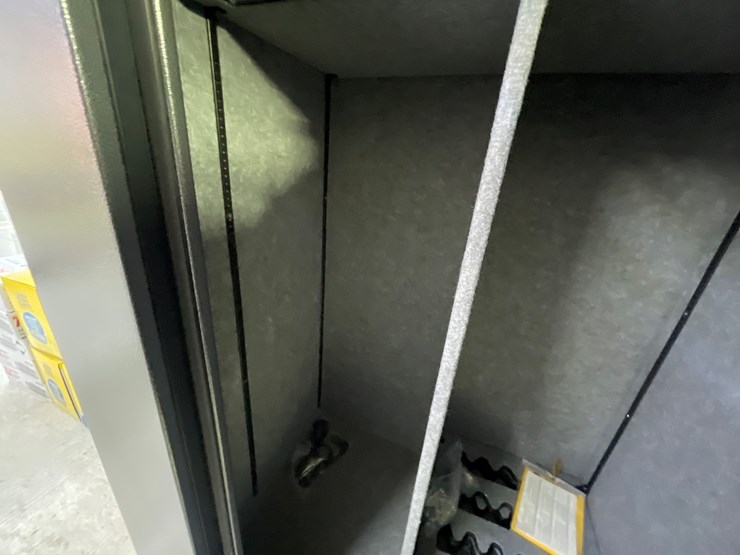 #4087-•-surelock-security-the-boss-(76)-gun-safe-image-11
