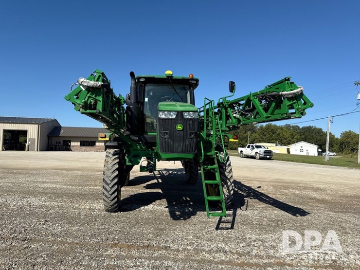 2021-john-deere-r4044-image-41