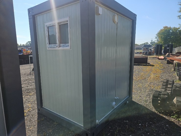 portable-restroom-image-4