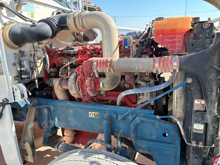 2012-peterbilt-367-image-17