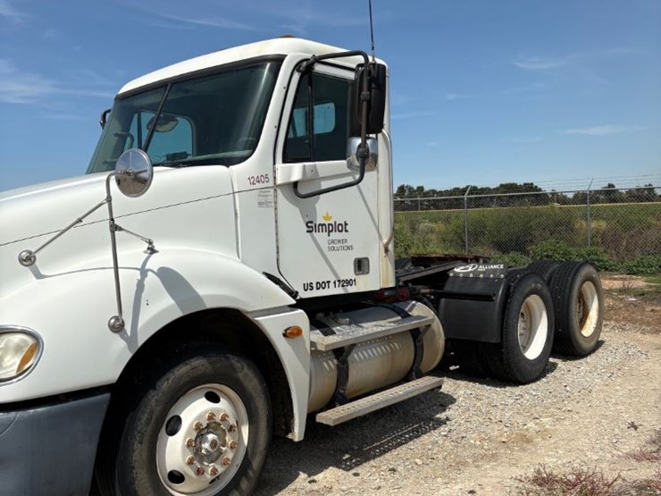 2005-freightliner-truck-(dr12225-unit-12405)-image-1
