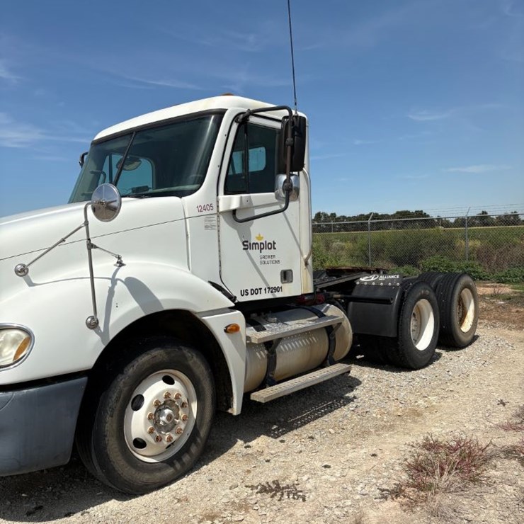 2005 Freightliner Truck (DR12225 Unit 12405)