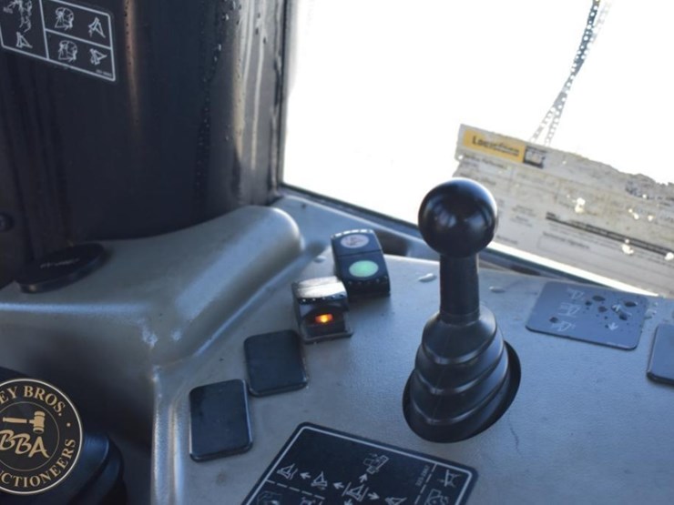 2020-caterpillar-d6n-lgp-image-37