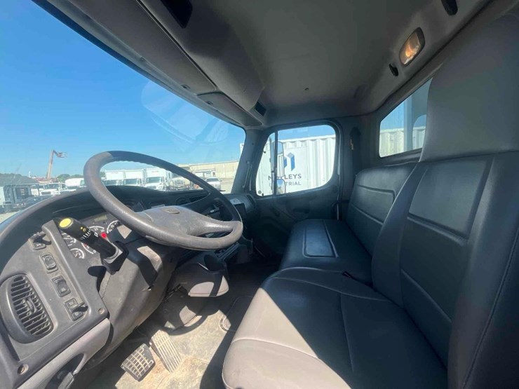2005-freightliner-m2-20yd-rear-load-refuse-truck-image-8
