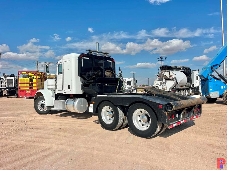 2010-peterbilt-367-image-2
