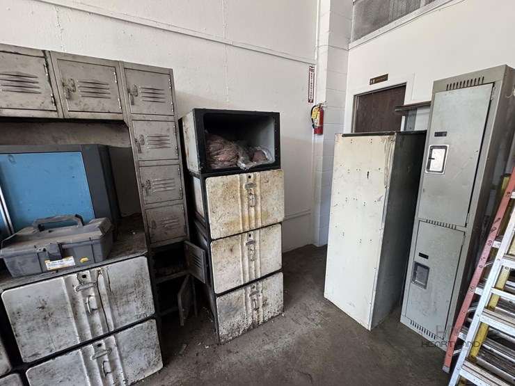 lot-of-lockers-&-storage-cabinets-lot-of-lockers-&-storage-cabinets-image-3