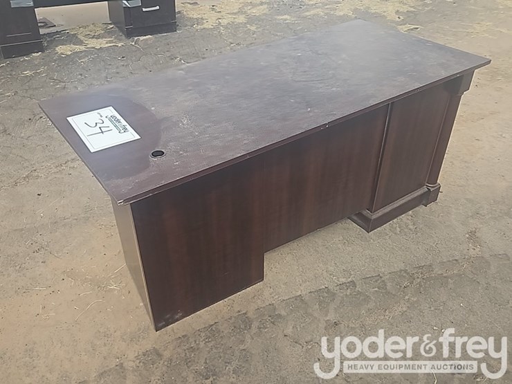 office-desk-image-2