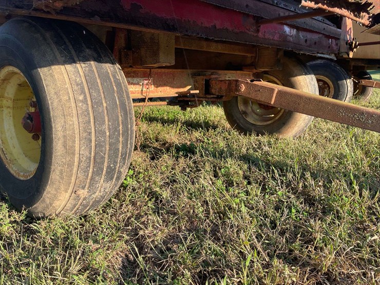 h&s-silage-box-on-knowles-tandem-running-gear-image-8