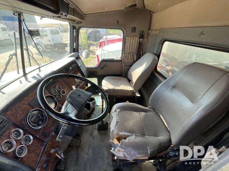 2002-kenworth-t800-image-45
