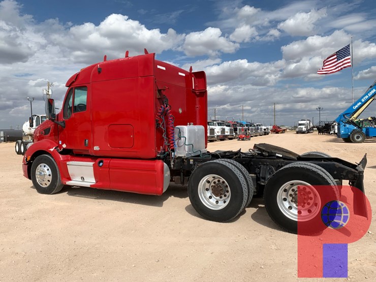 2012-peterbilt-587-image-3