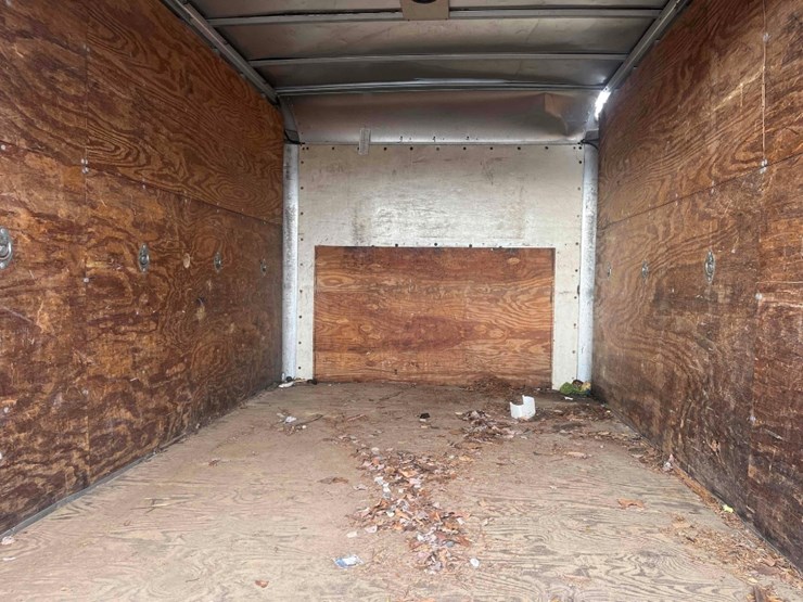 2004-gmc-14'-box-truck-image-9