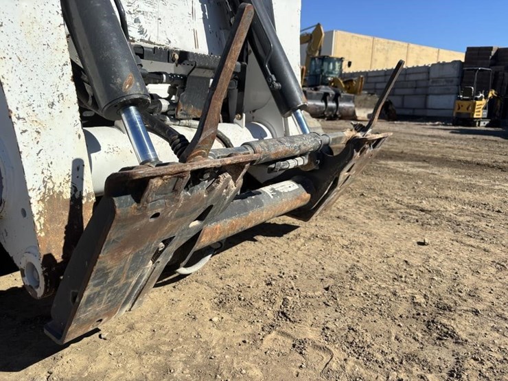 2022-bobcat-t870-image-10