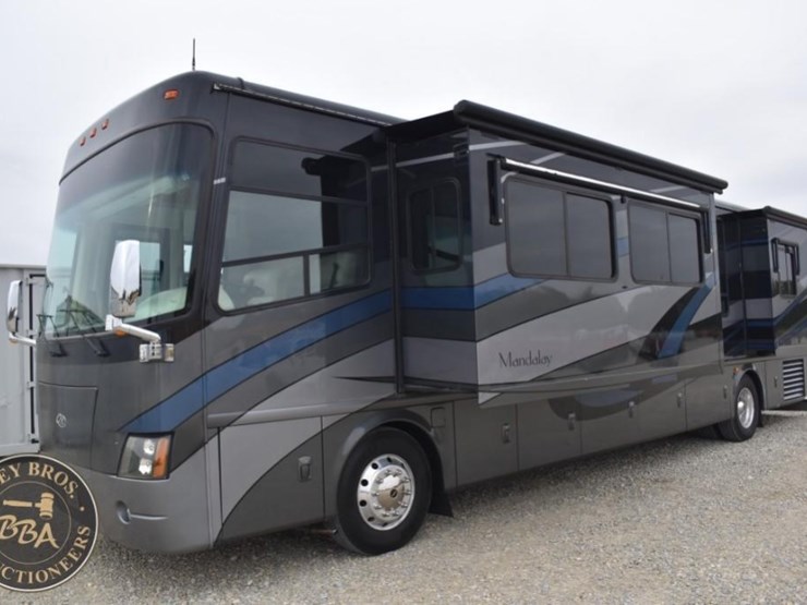 2006-thor-motor-coach-mandalay-40e-38083-image-1
