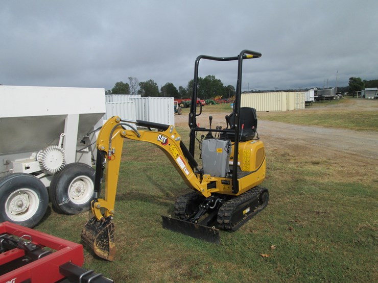 2023-caterpillar-300.9d-image-1