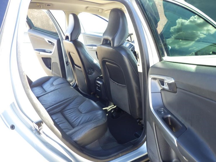 2013-volvo-xc60-image-8