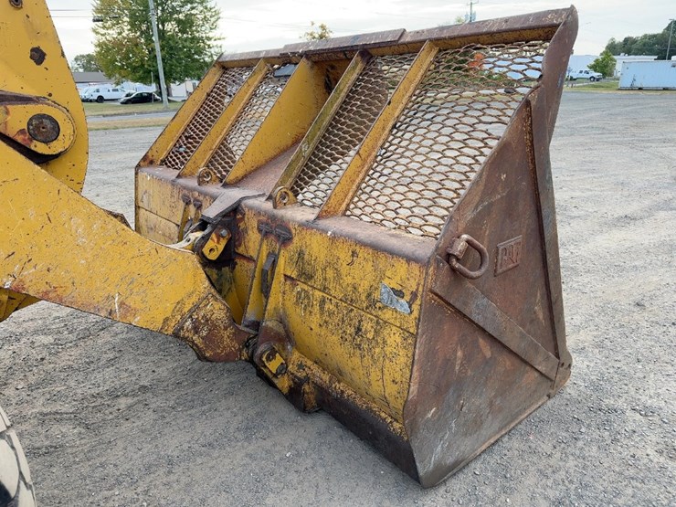 2011-caterpillar-938h-image-11