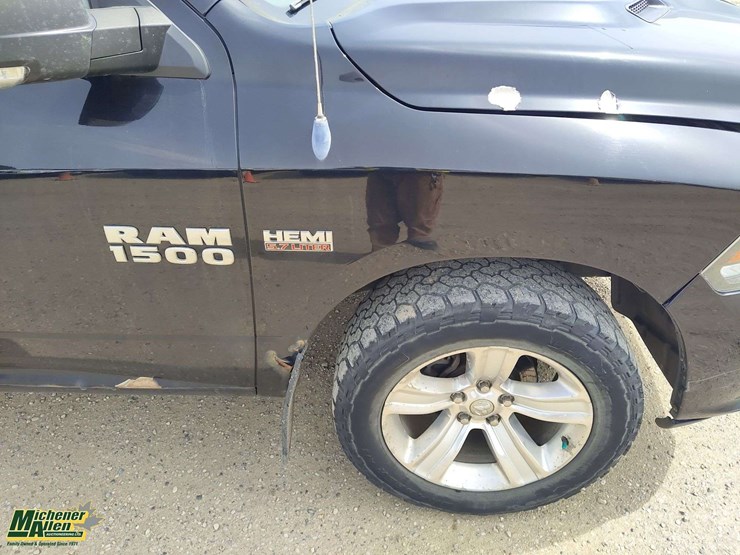 2013-ram-1500-sport-4x4-crew-cab-sb-image-33