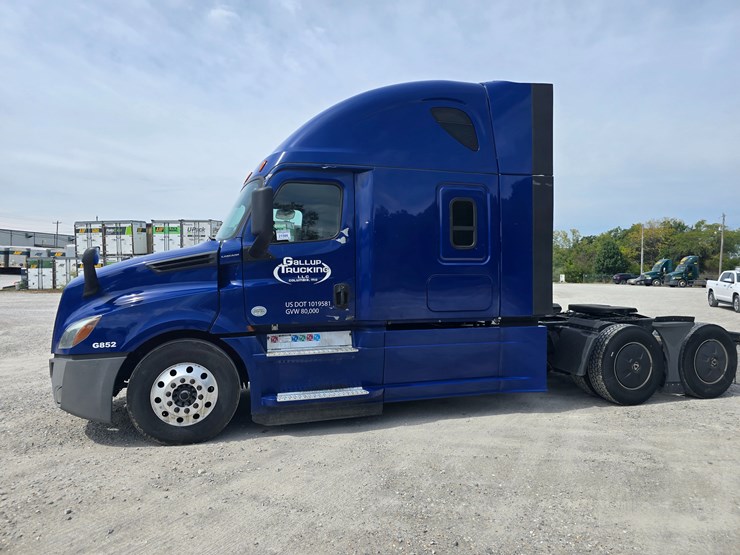 2019-freightliner-cascadia-126-image-5
