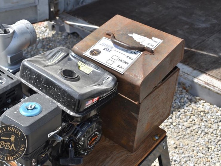 craftsman-water-pump-engine,-gasoline,-with-metal-box-and-hose-image-6