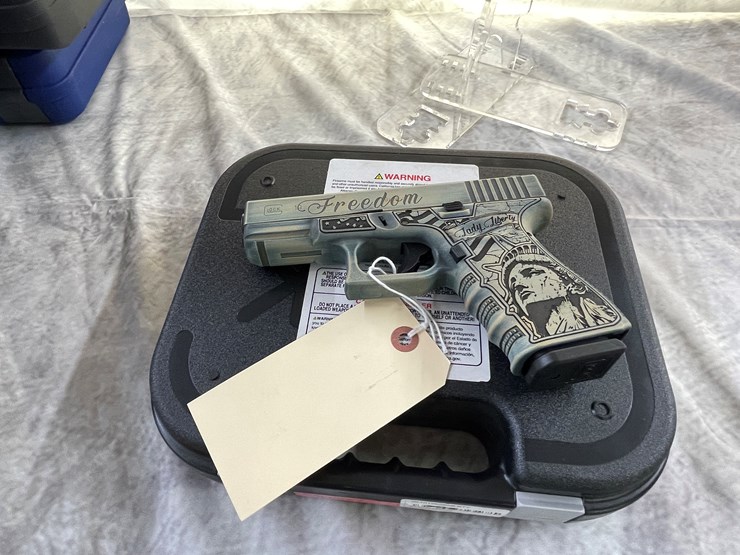 #4009-•-glock-19-gen-3-"liberty"-edition,-sn:-akyh330-image-1