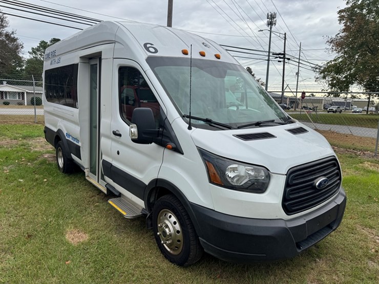 2019-ford-transit-image-2