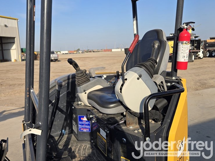 2022-deere-26g-image-52