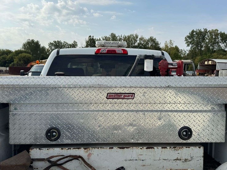 2015-chevy-silverado-3500hd-image-4