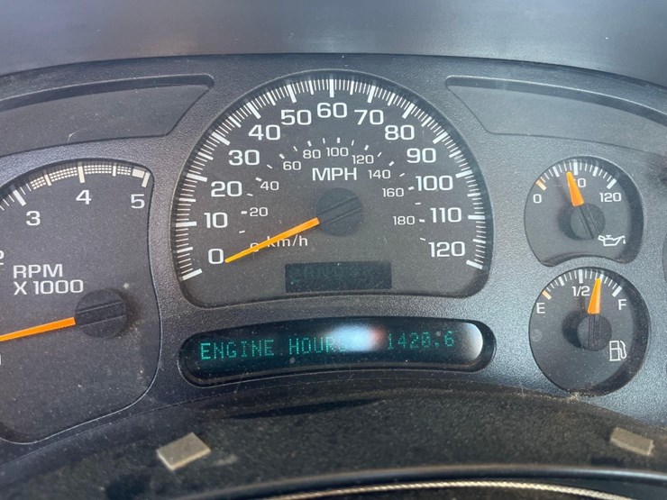 2005-gmc-sierra-pickup-truck-image-7