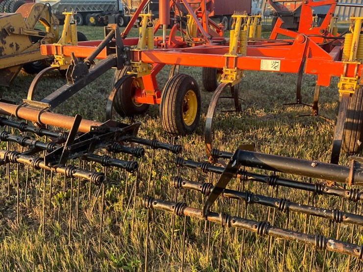 54’-bourgault-chisel,-12”-space,-heavy-harrows,-note:-hitch-slightly-bent-in-one-spot,-doesn’t-affect-performance-of-machine-as-hitch-is-floating.-image-45