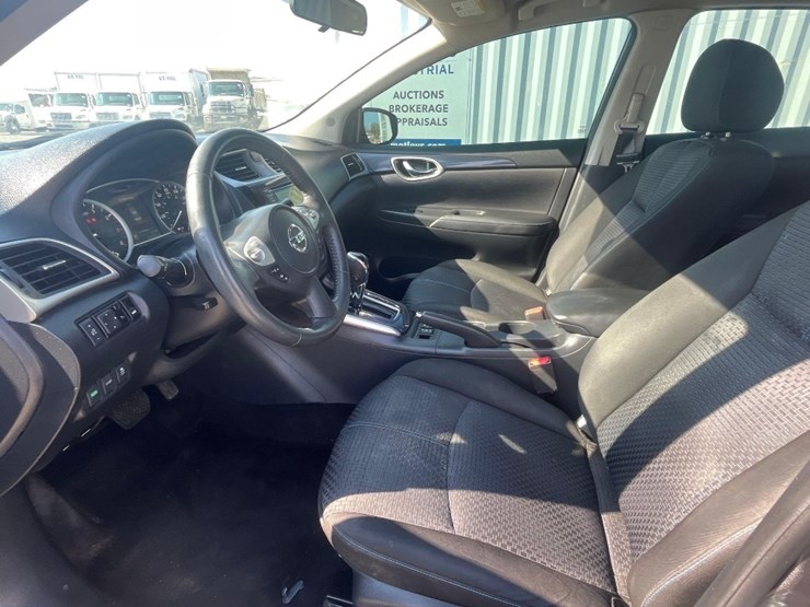 2017-nissan-sentra-sr-sedan-image-8