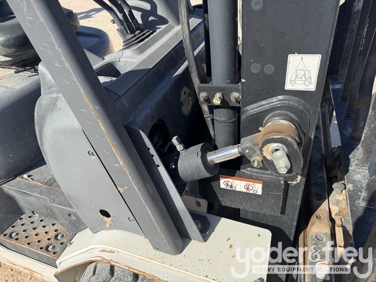 2017-nissan-fhd30t5v-image-9