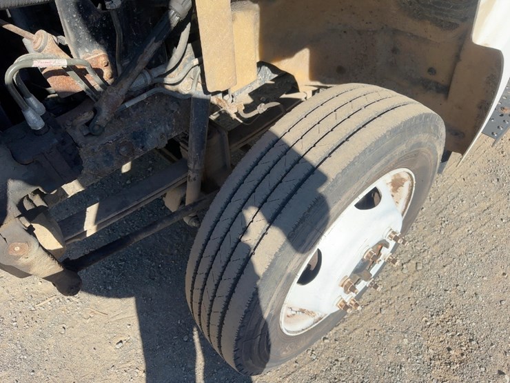 2009-hino-185-image-9