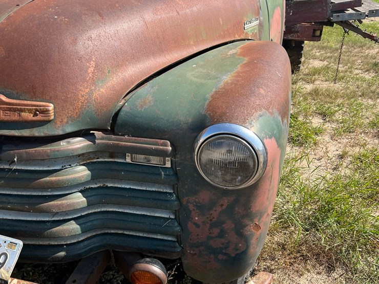 old-truck-from-early-50’s,-not-running-image-10
