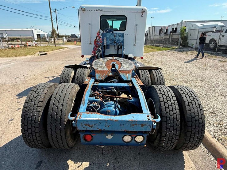 2008-peterbilt-367-image-5