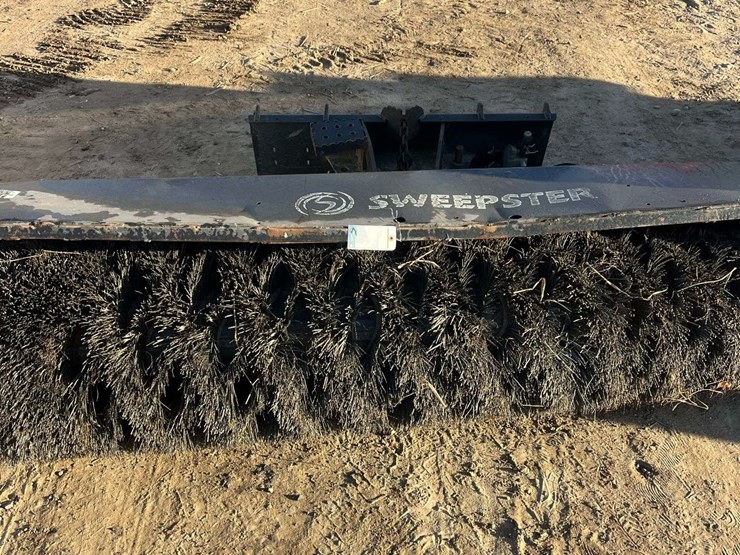 skid-steer-broom-attachment-image-1