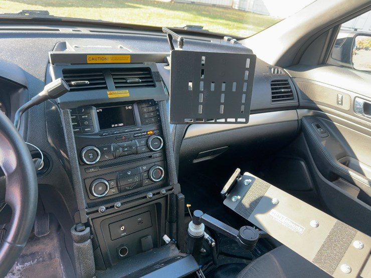 2017-ford-explorer-police-interceptor-image-19