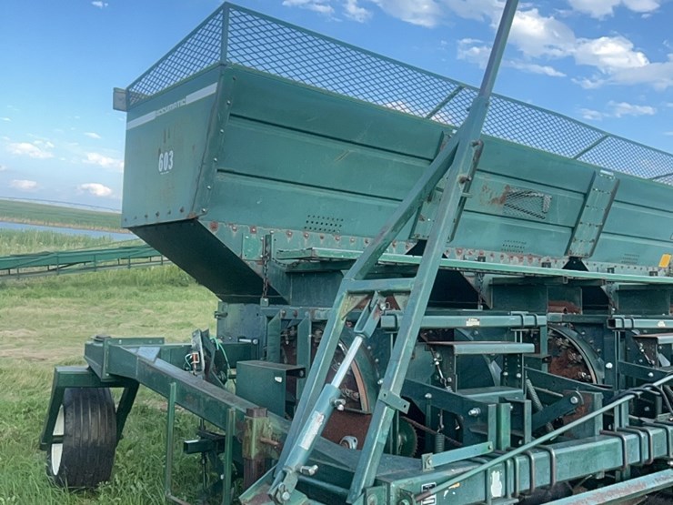 6-row-lockwood-model-603-accumatic-potato-planter-image-5