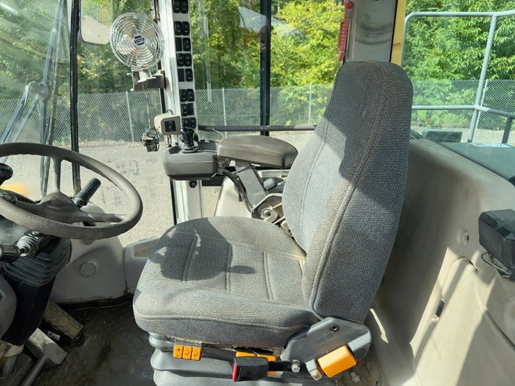 2012-volvo-l150g-image-25