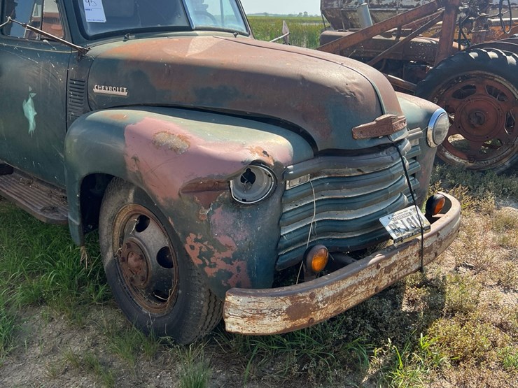 old-truck-from-early-50’s,-not-running-image-2