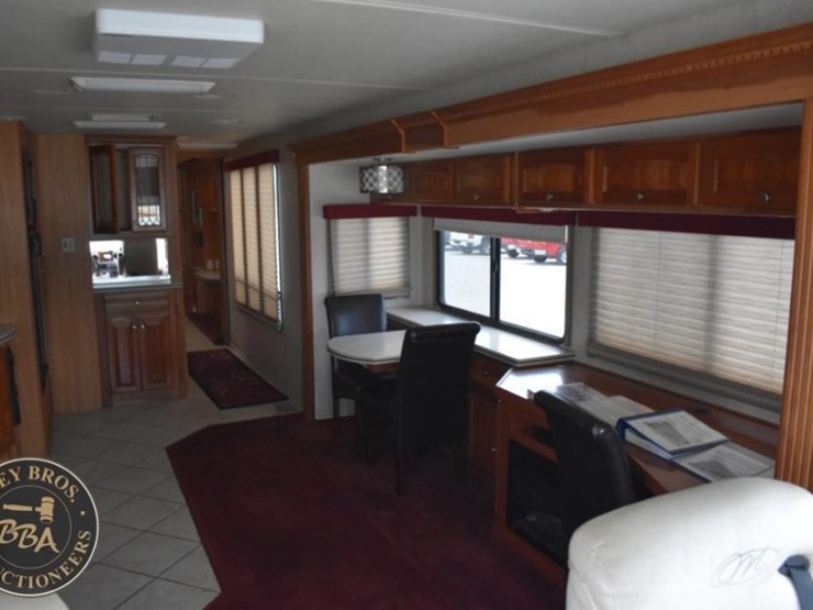 2006-thor-motor-coach-mandalay-40e-38083-image-9