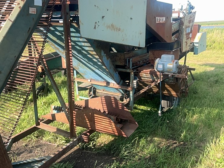 (2)-better-built-model-950-potato-seed-cutters-image-7