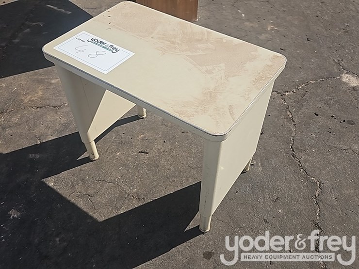 small-metal-desk-image-1