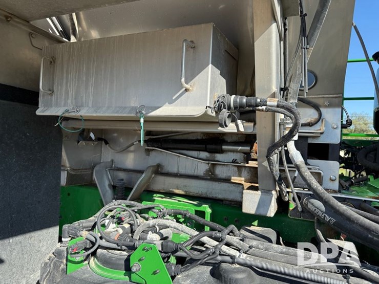 2023-john-deere-800r-image-81
