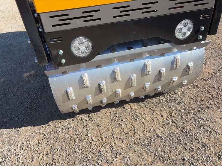 1-ton-vibratory-padfoot-roller-image-5