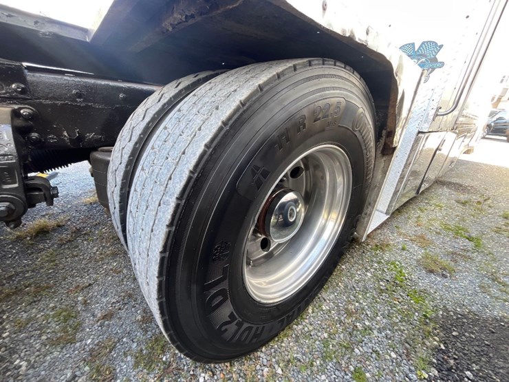 2001-peterbilt-387-image-22
