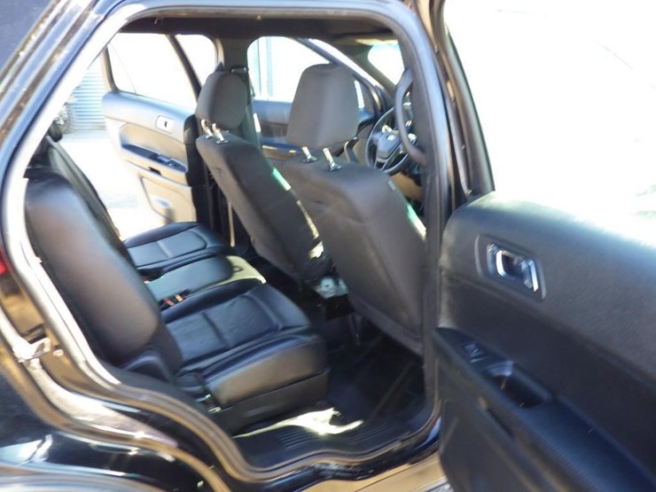 2017-ford-explorer-image-8
