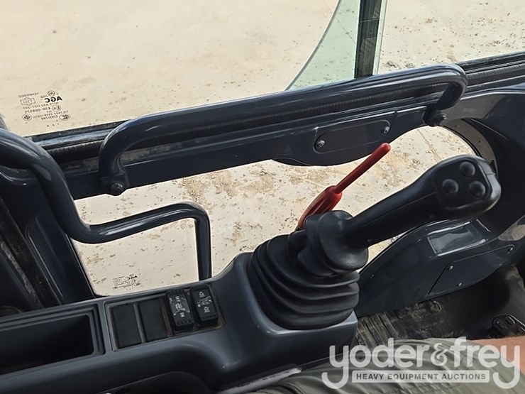 2022-deere-130g-image-59